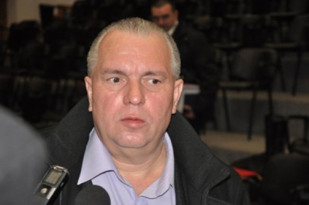 Nicuşor Constantinescu le dă flit primarilor de la PDL